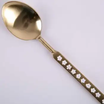 طقم أدوات المائدة من أثيلة