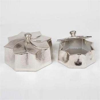 Flower shaped metal box with lid from Oro