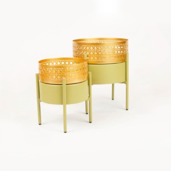 Serving dish with stand from Rattan