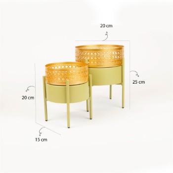 Serving dish with stand from Rattan