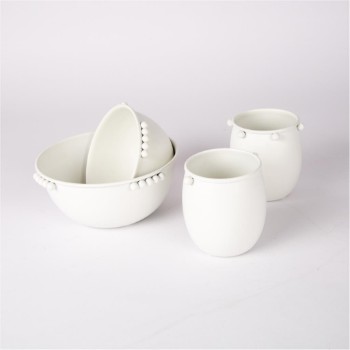 Plant pot with 2 dots