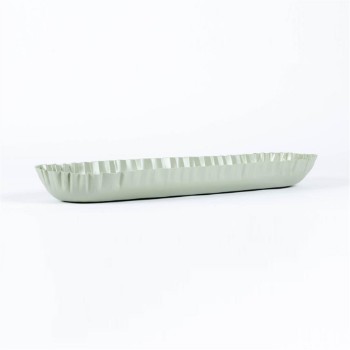Serving metal tray crease