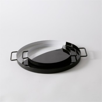 Round serving tray from gibbous