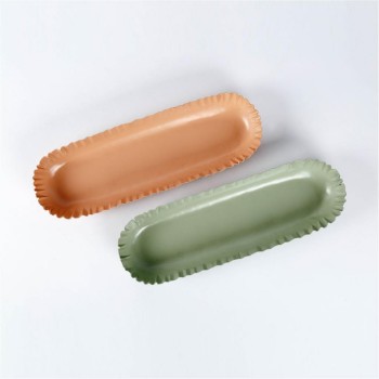 Serving metal tray crease