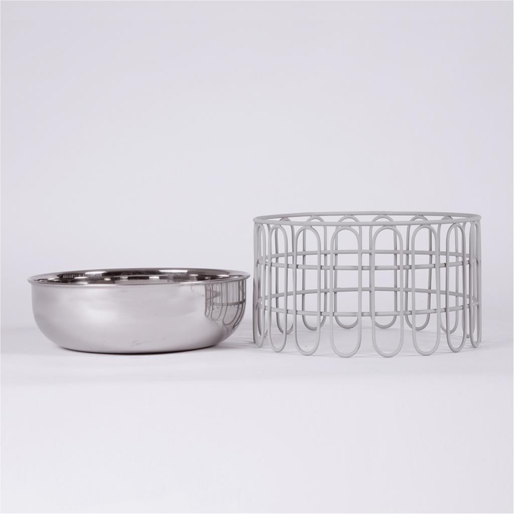 Salad serving metal dish