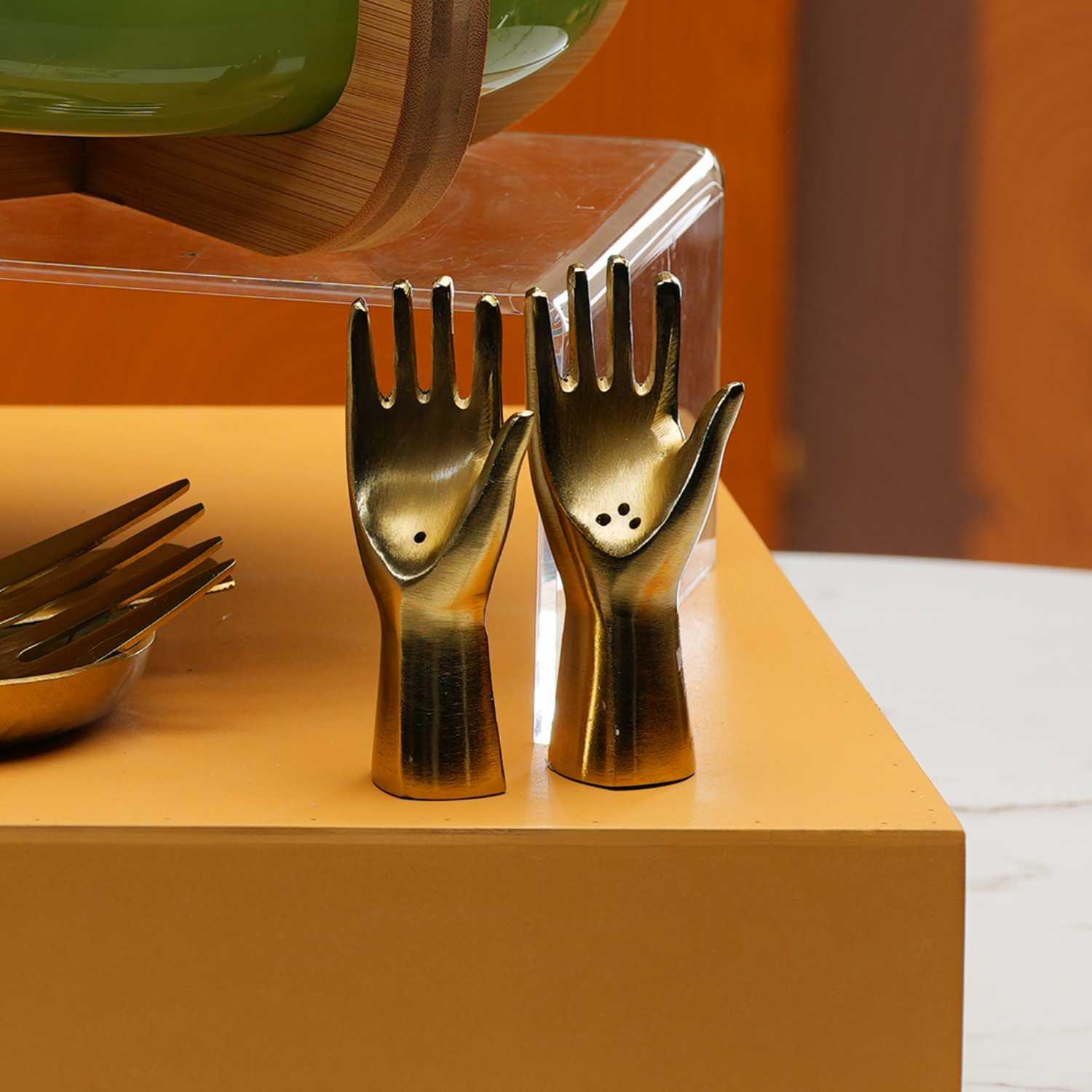 Salt And Pepper Shaker From Atheela