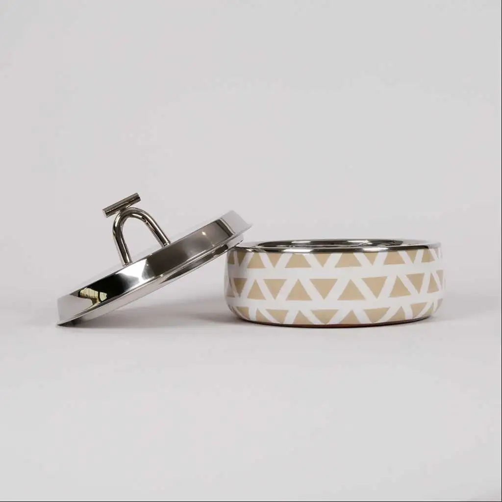 Casserole triangles with lid