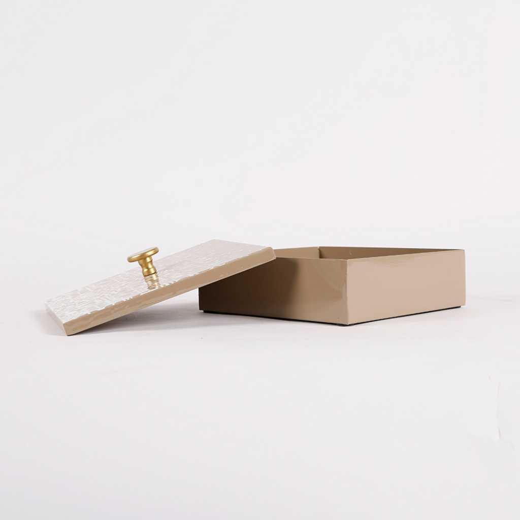 Metal box with lid