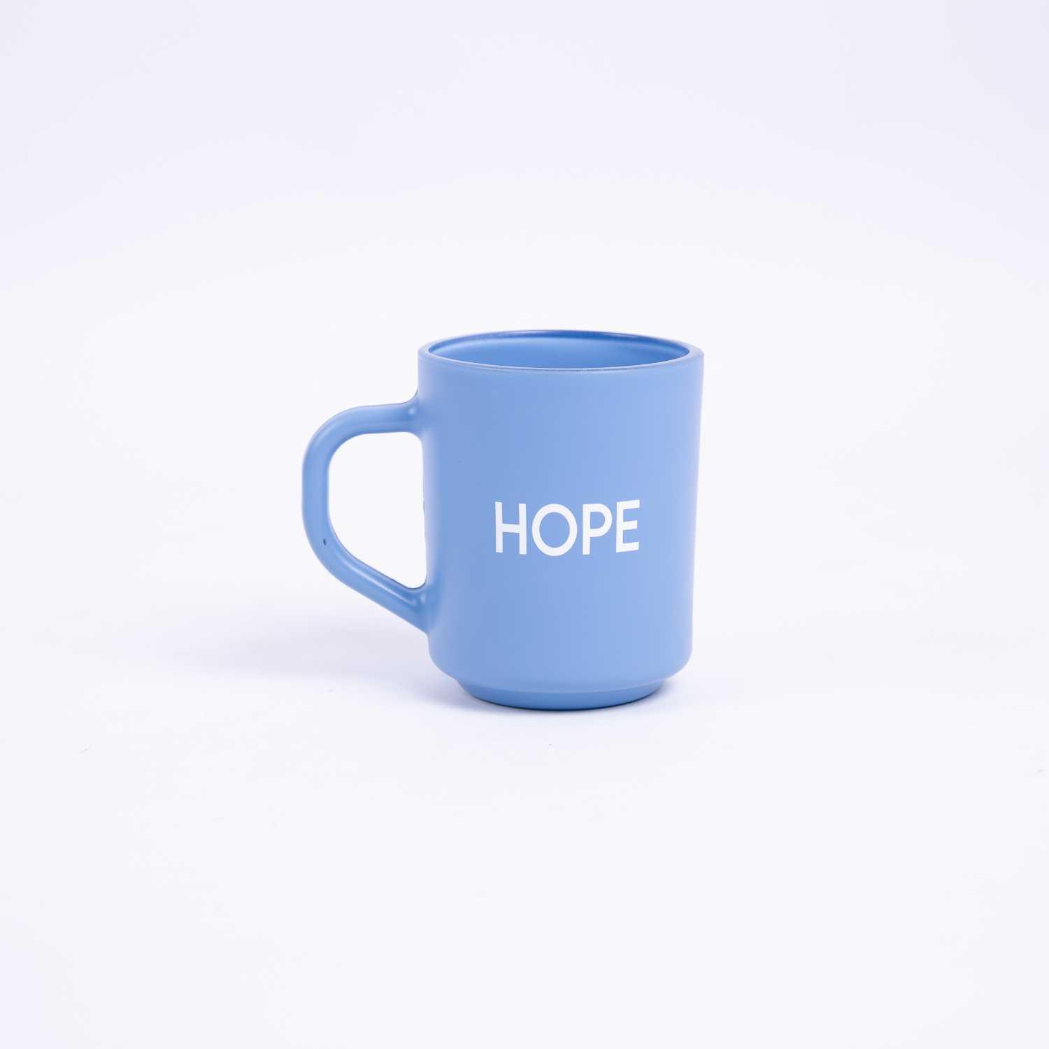 كوب قهوة بعبارة Hope من اورورا