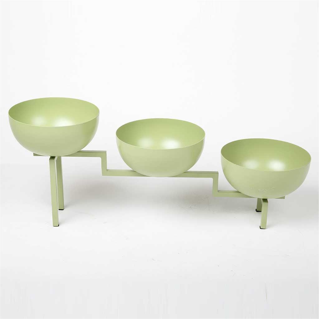 Serving stand with 3 bowls from Azha