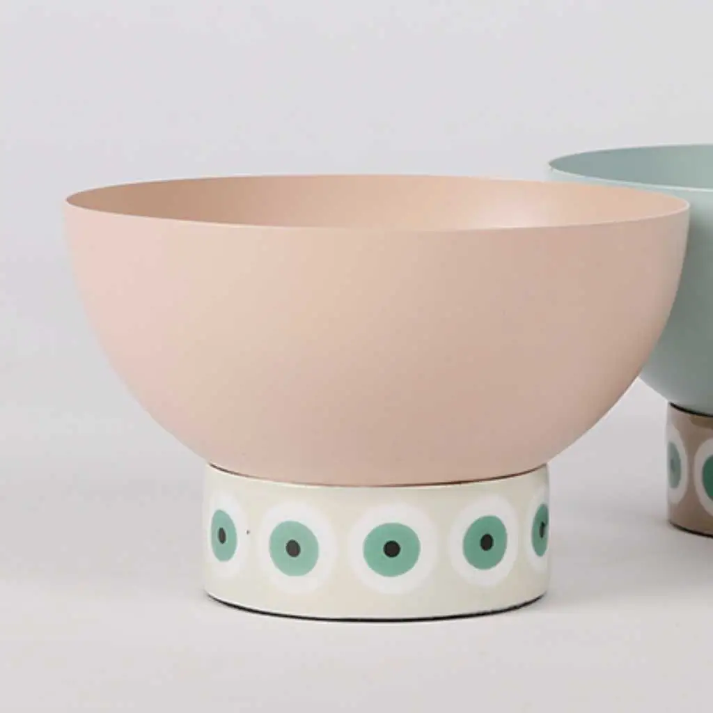 Serving bowl with base