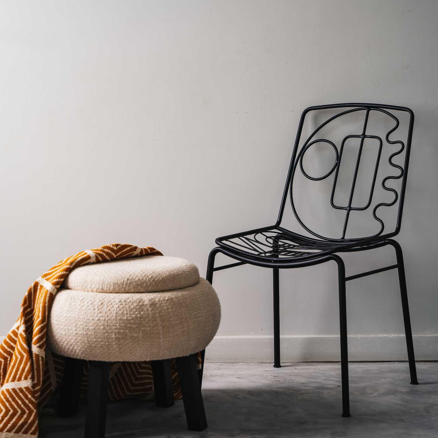 CHAIR-BLACK