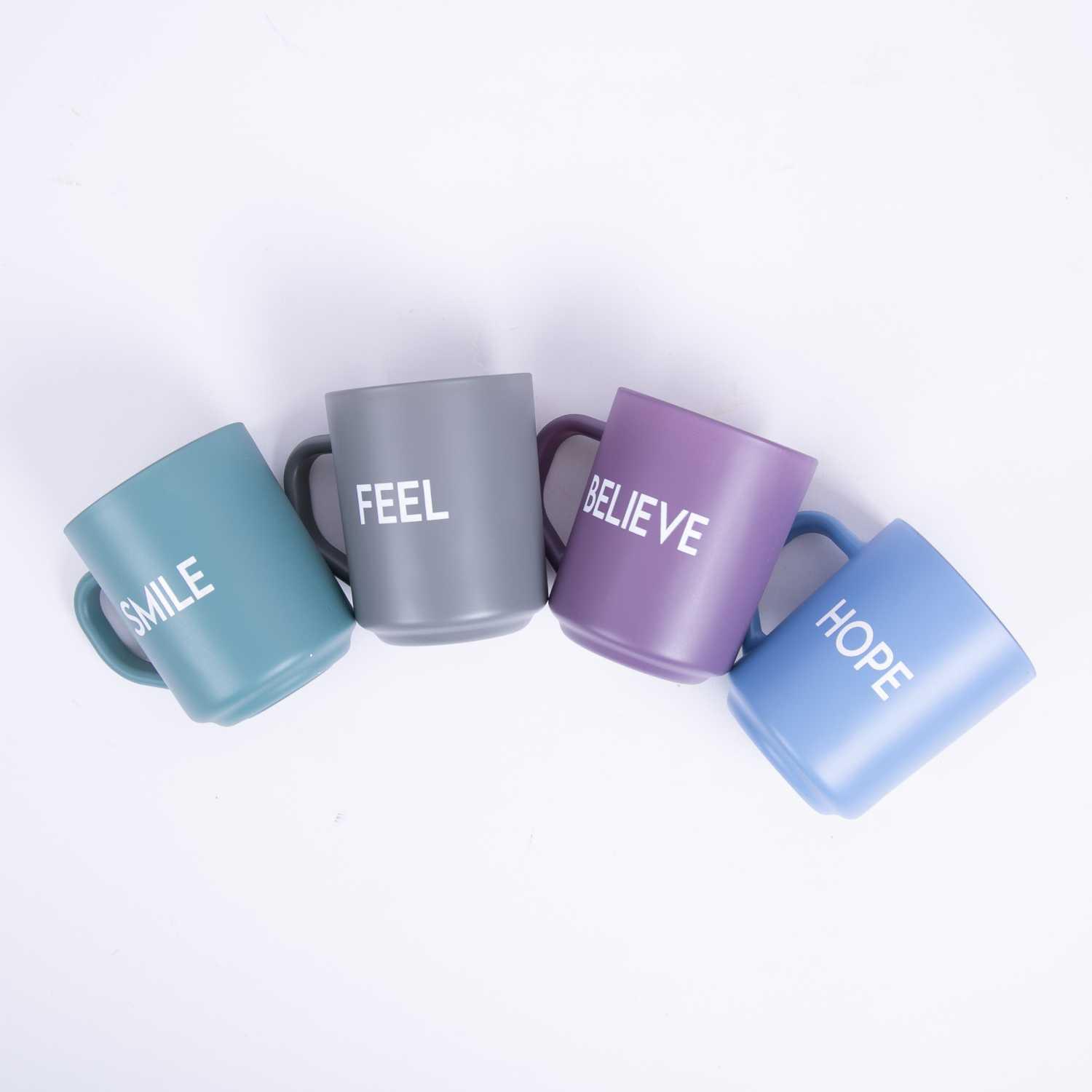 كوب قهوة بعبارة Feel من اورورا