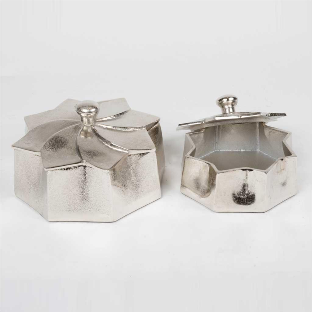 Flower shaped metal box with lid from Oro