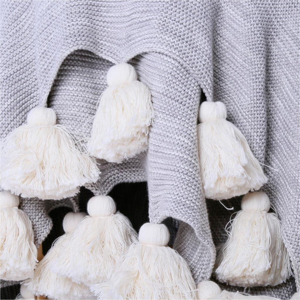 Light throw with pom poms