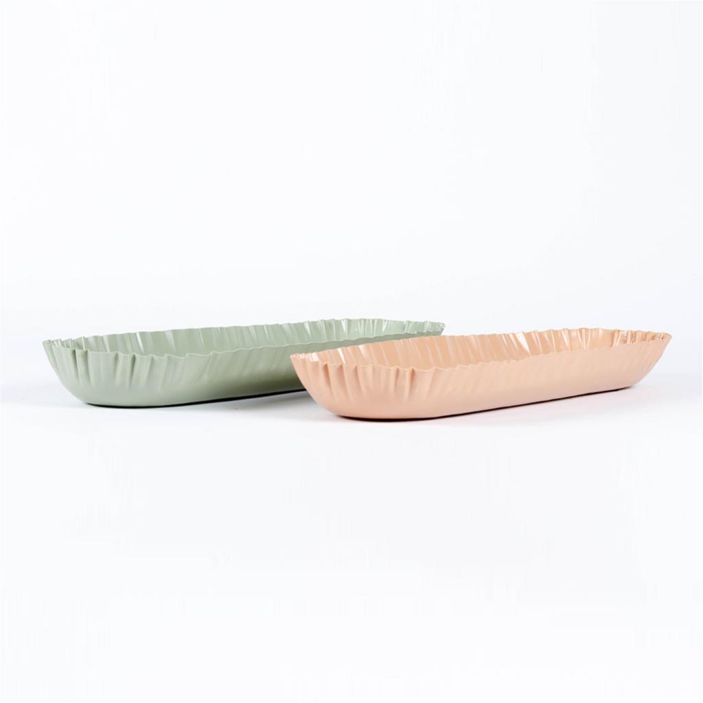 Serving metal tray crease