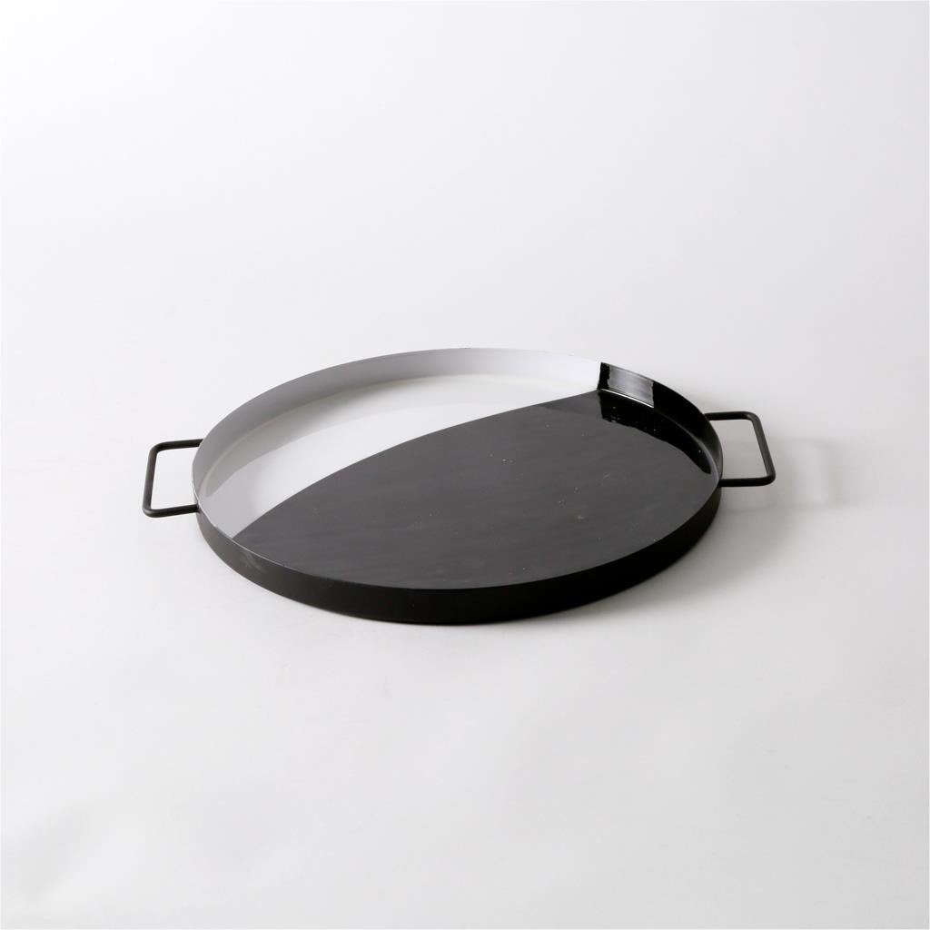Round serving tray from gibbous