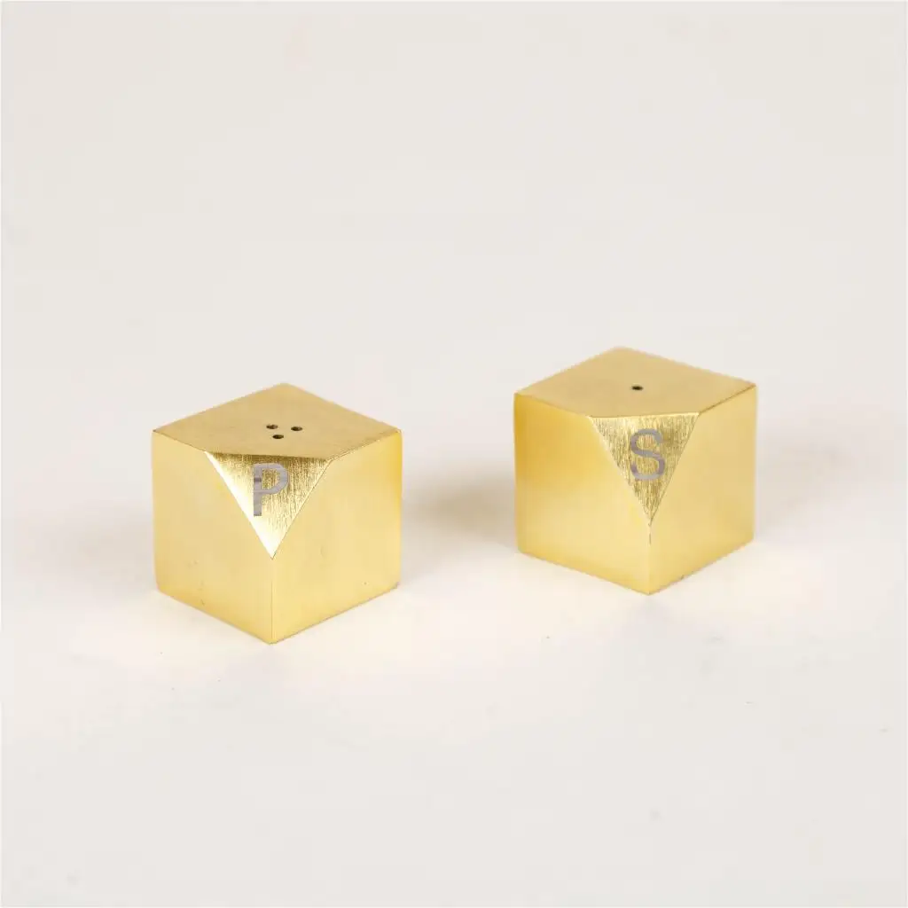 Salt And Pepper Shaker cubes Set/2 from Oro