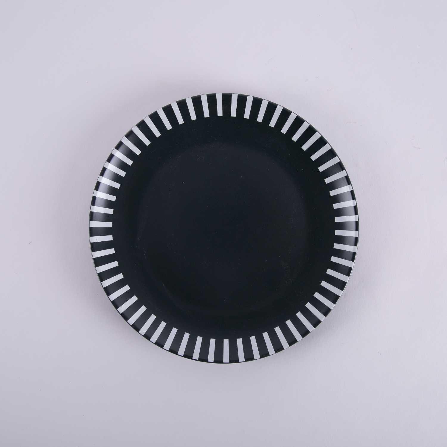 

plate from atheela, Black white