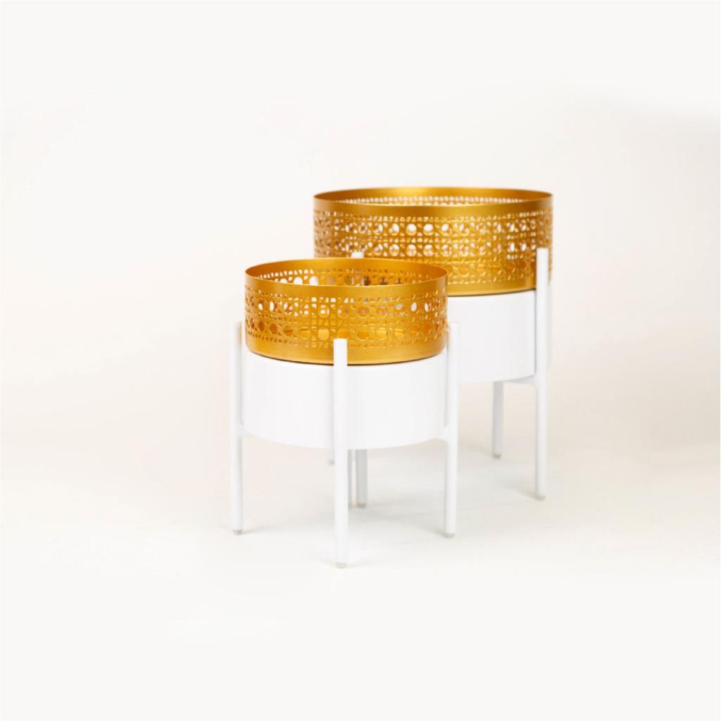 Serving dish with stand from Rattan