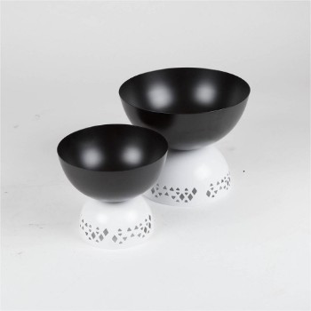 Serving bowl with stand From Tera