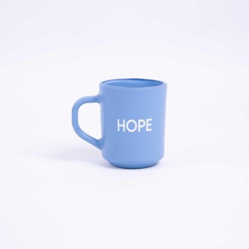 كوب قهوة بعبارة Hope من اورورا