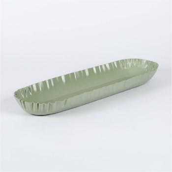Serving metal tray crease
