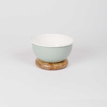 Metal serving bowl