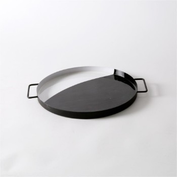 Round serving tray from gibbous