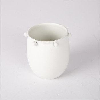 Plant pot with 6 dots
