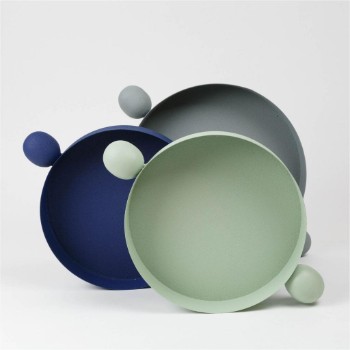 Round tray with spherical handles from carbon