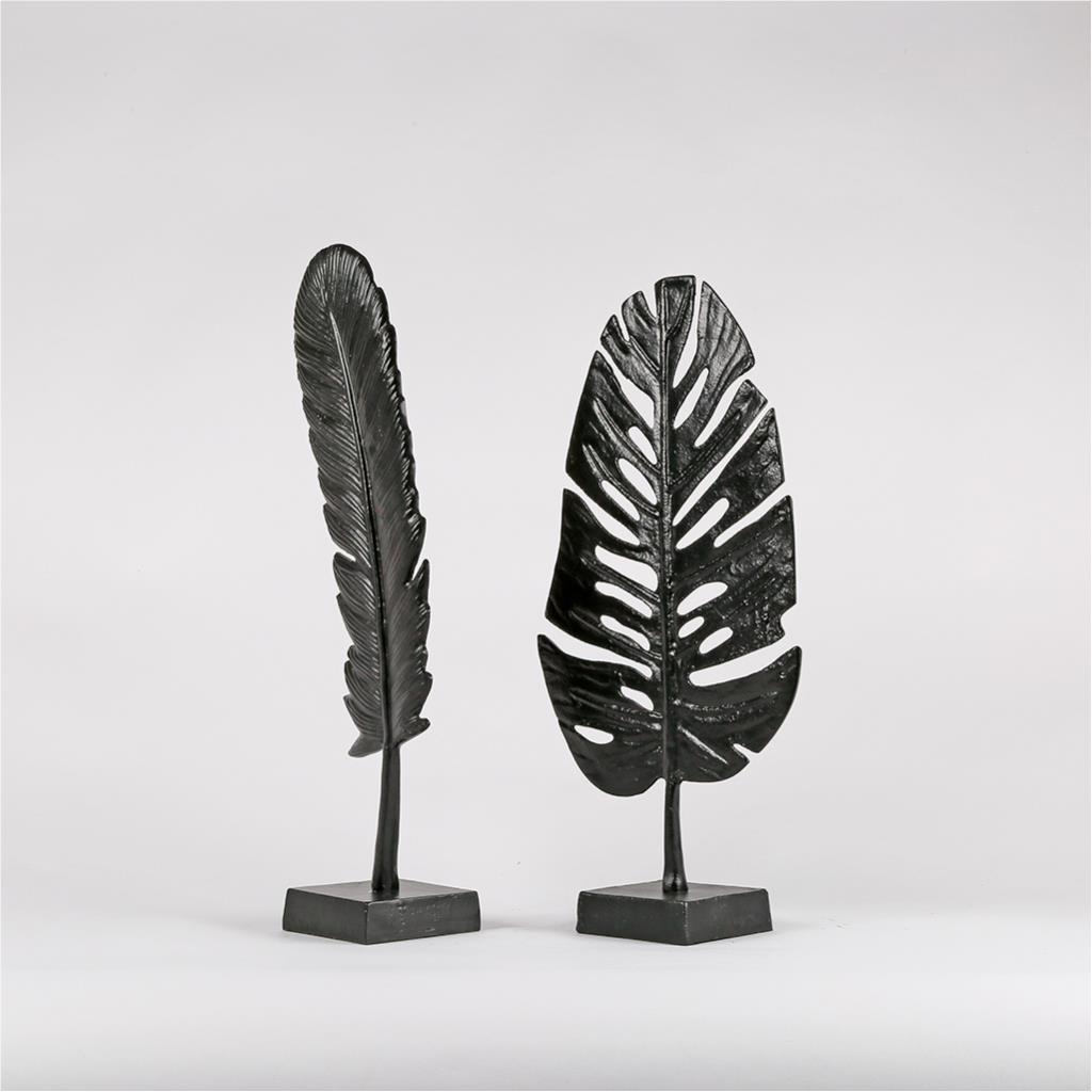 Metal feather stand decor