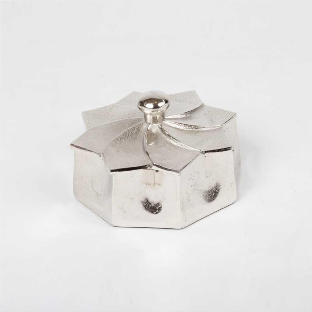 Flower shaped metal box with lid from Oro
