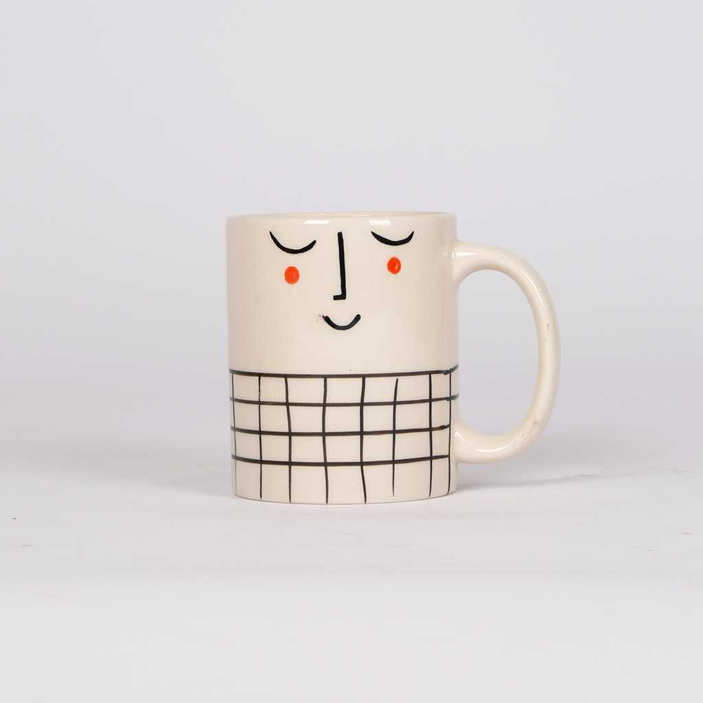 كوب برسمة وجهه