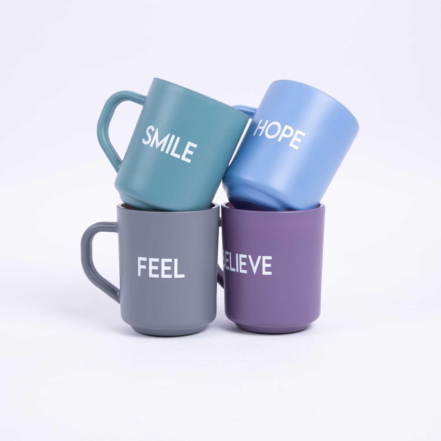 كوب قهوة بعبارة Feel من اورورا
