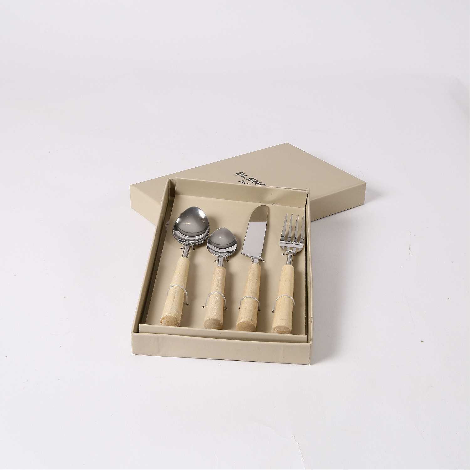 Cutlery With Wooden Handles Set/4
