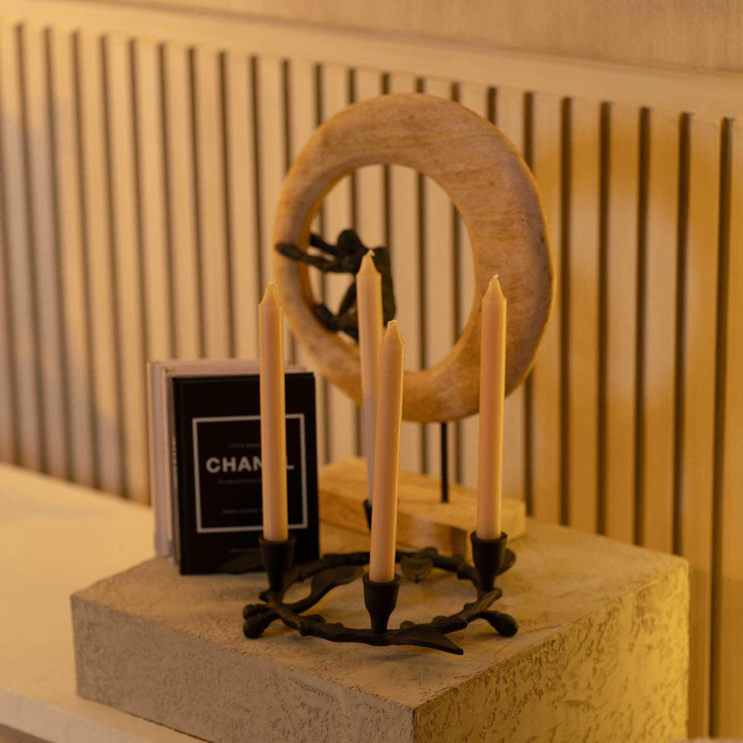 Figure in Ring From Viola