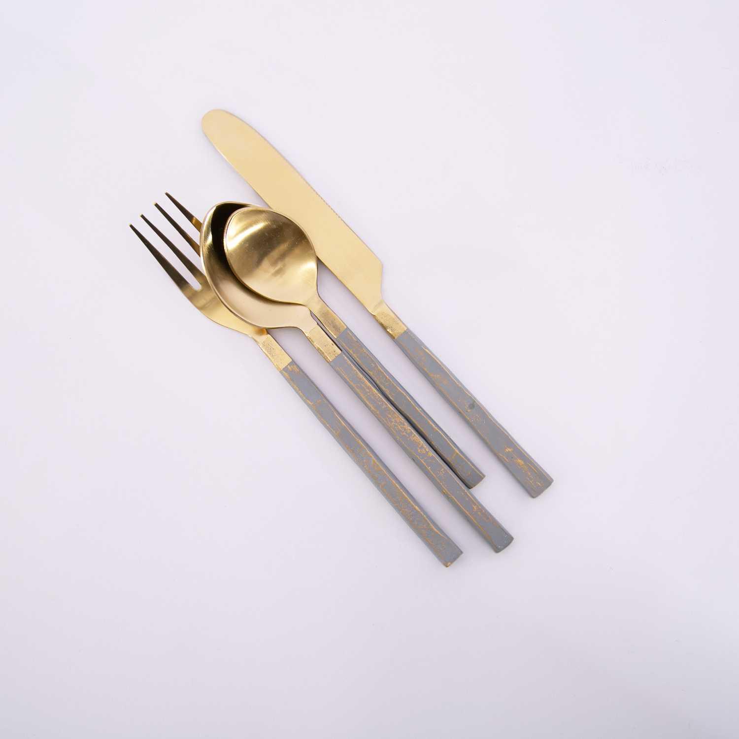 

flatware set of 4 from seraphina