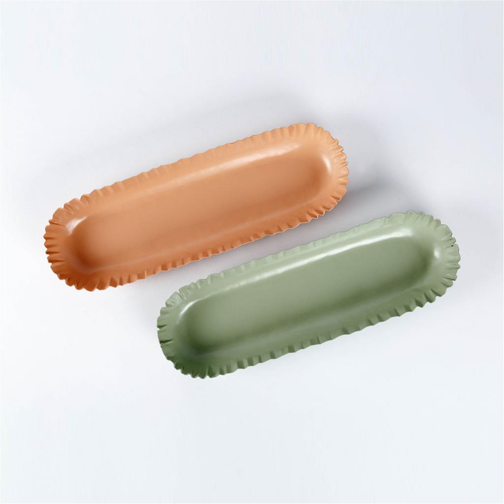 Serving metal tray crease