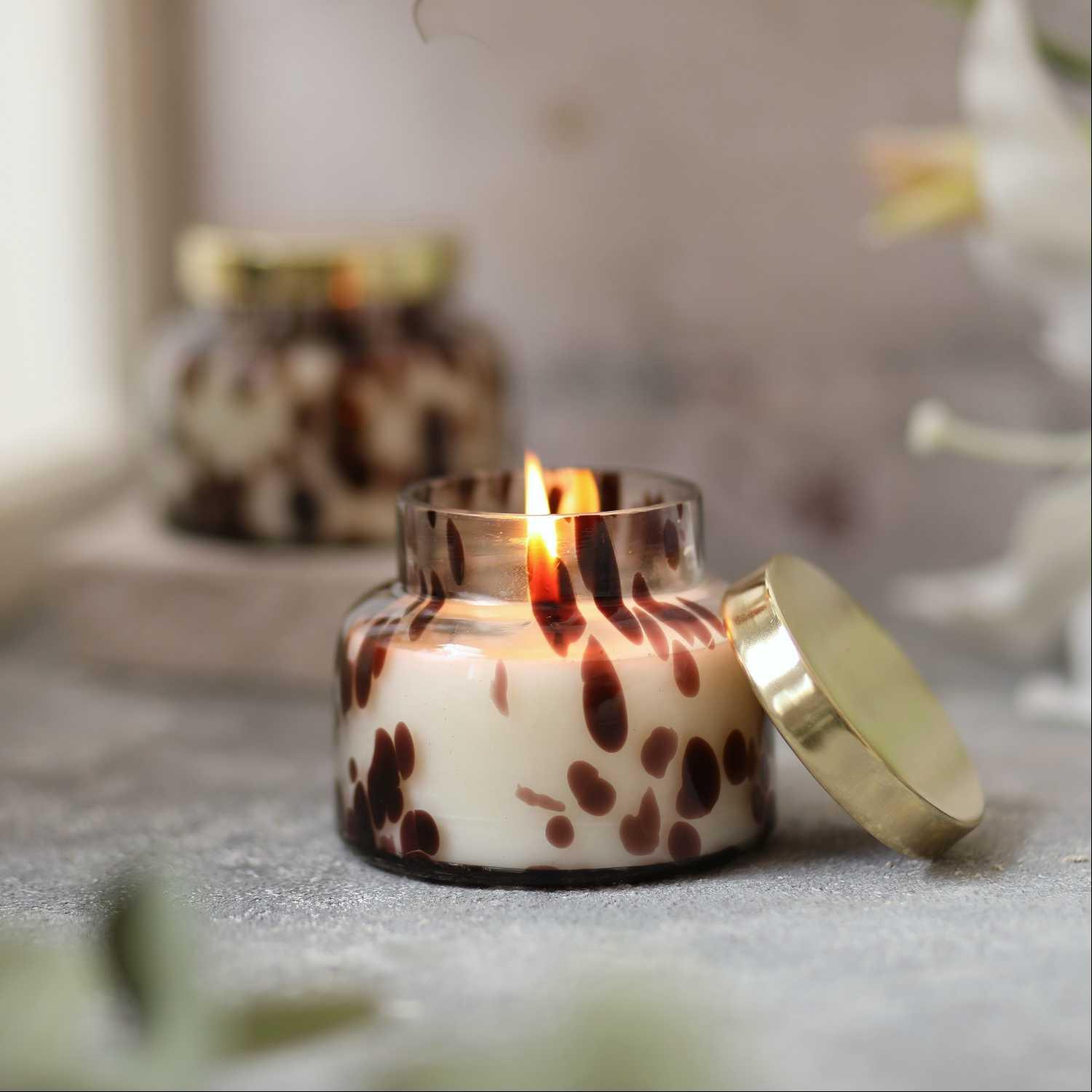 شمعة زجاجية معطرة