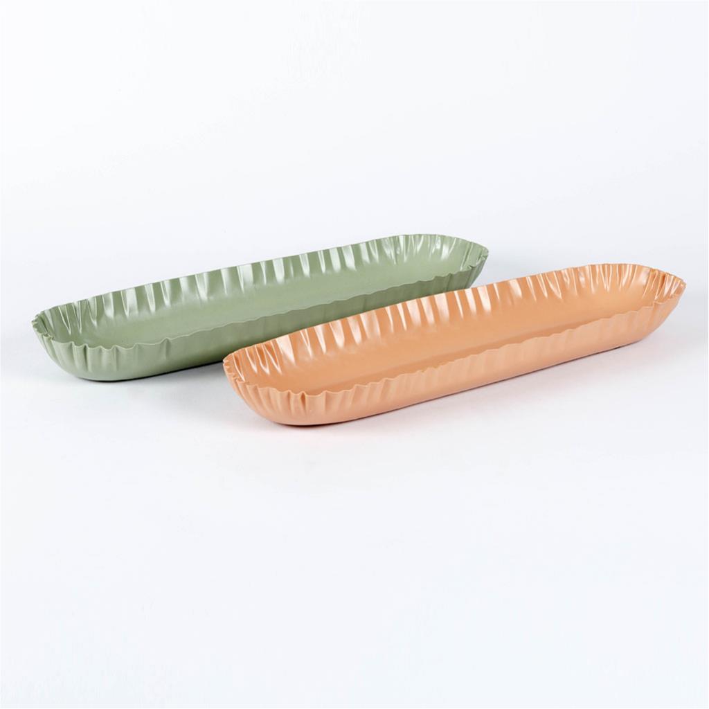 Serving metal tray crease