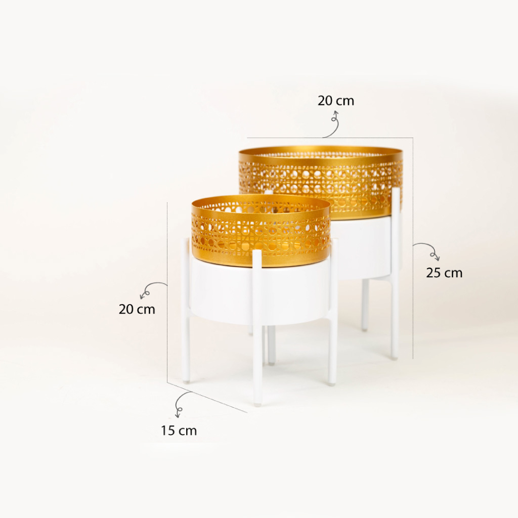 Serving dish with stand from Rattan