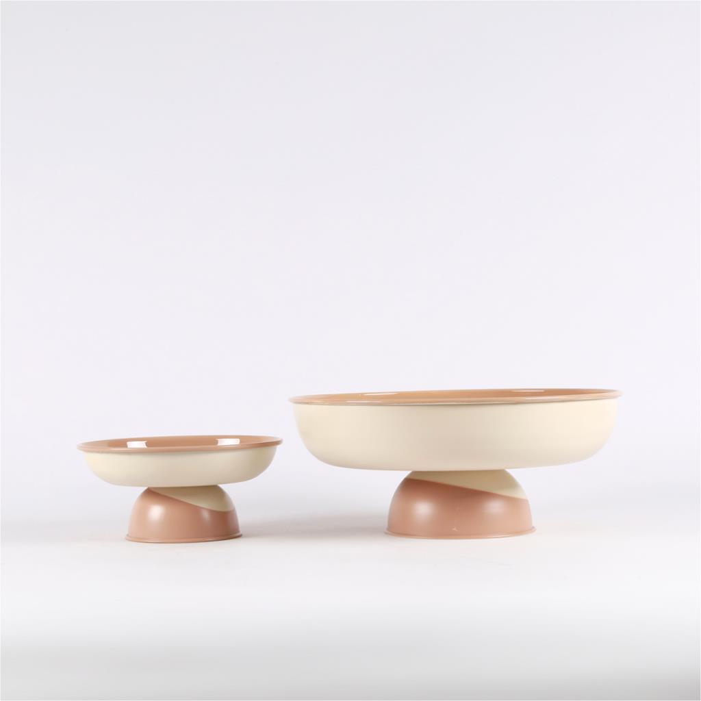 Serving bowl with stand from gibbous