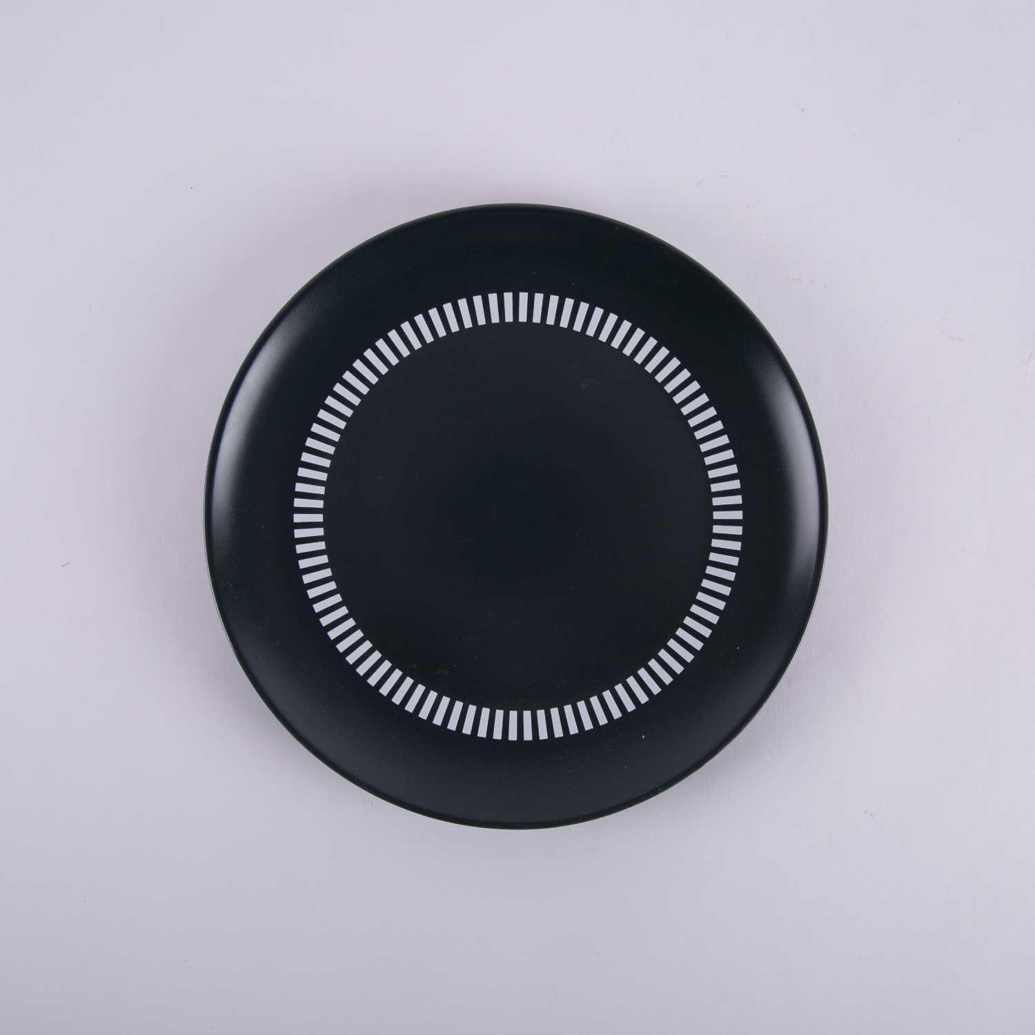 

serving plate from atheela, Black white