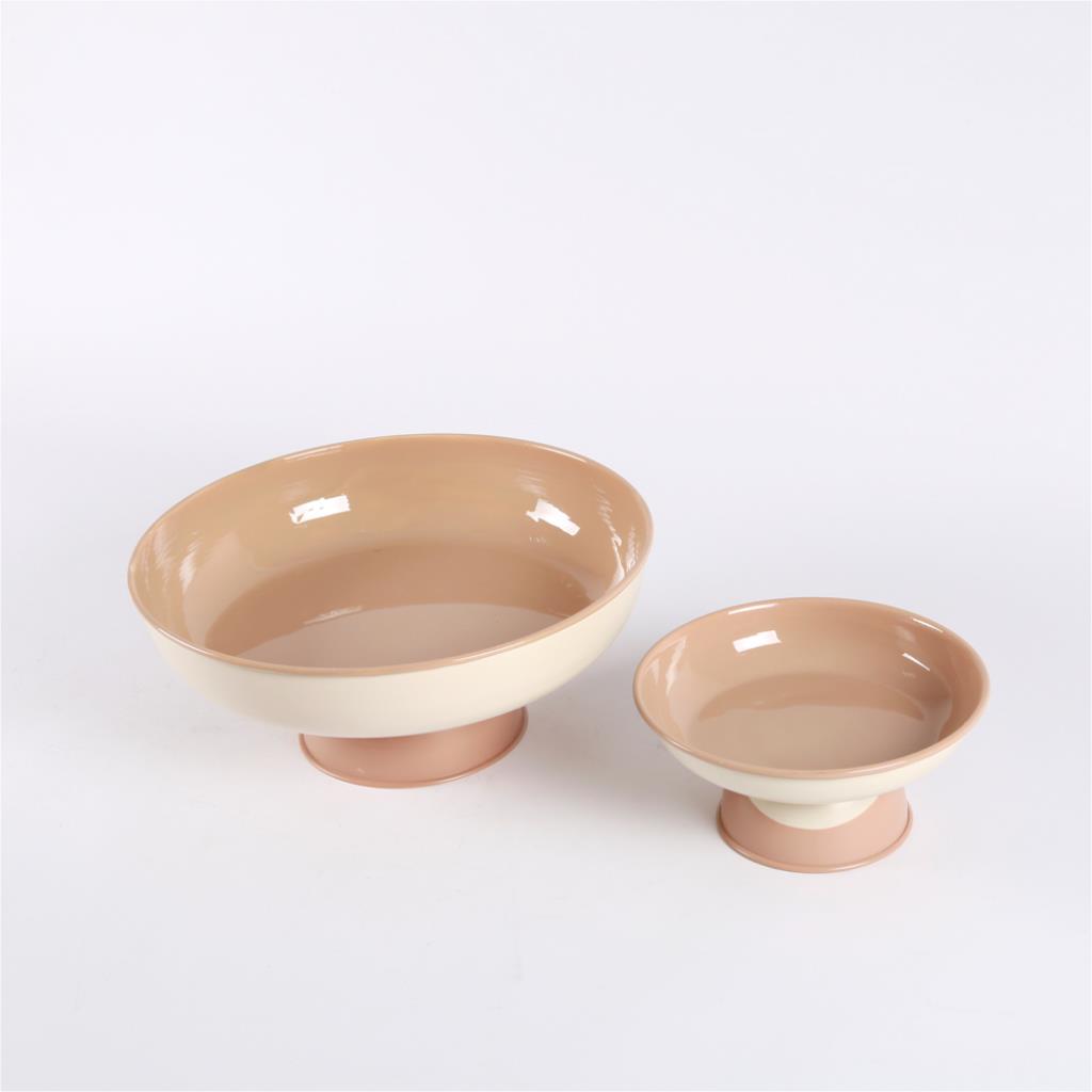 Serving bowl with stand from gibbous