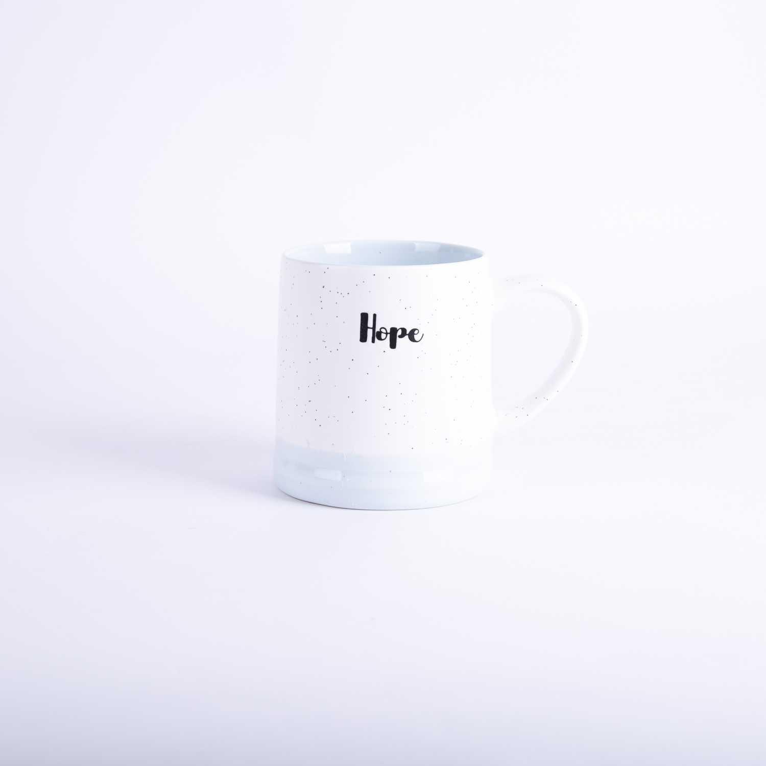كوب قهوة بعبارة Hope من اورورا