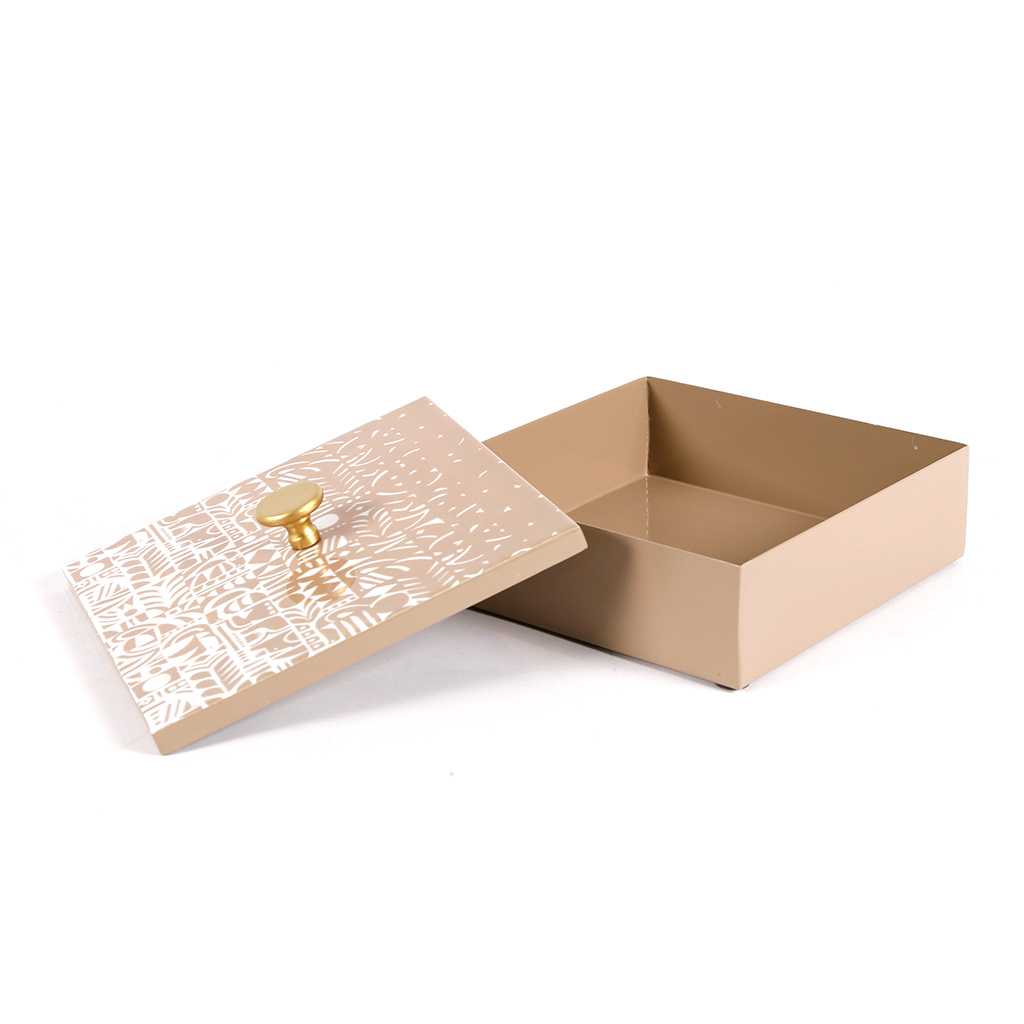 Metal box with lid